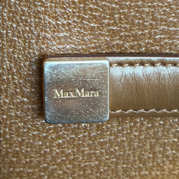 MaxMara Brown Tote with Minimalist Design and Metallic Accents - Picture 2 of 10